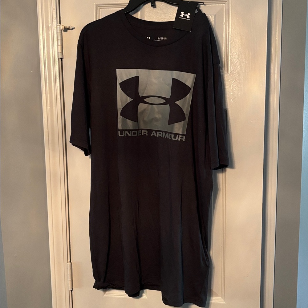 Under Armour loose short sleeve Green Logo tee shirt NWT